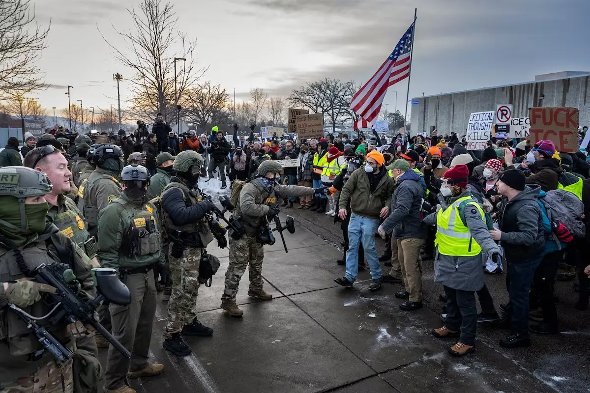 ¿Podría ser condenado el agente de ICE que mató a una mujer en Mineápolis?