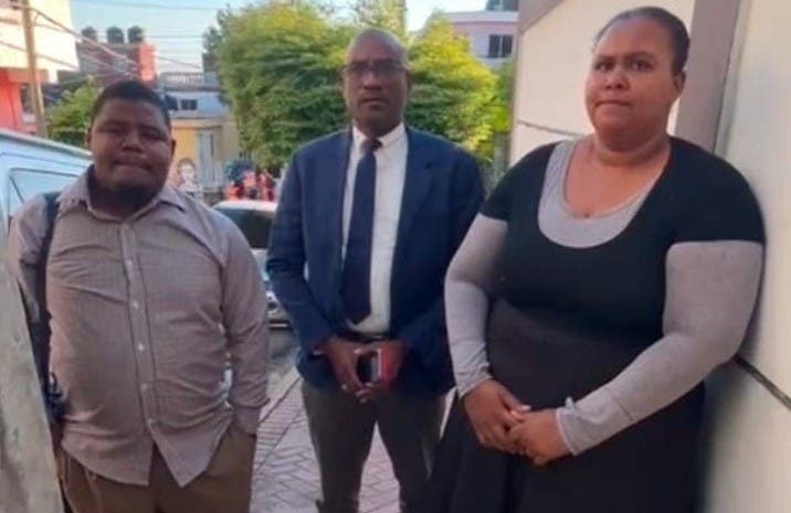 Dictan prisión preventiva a pareja acusada de quemarle una mano a hija de 10 años