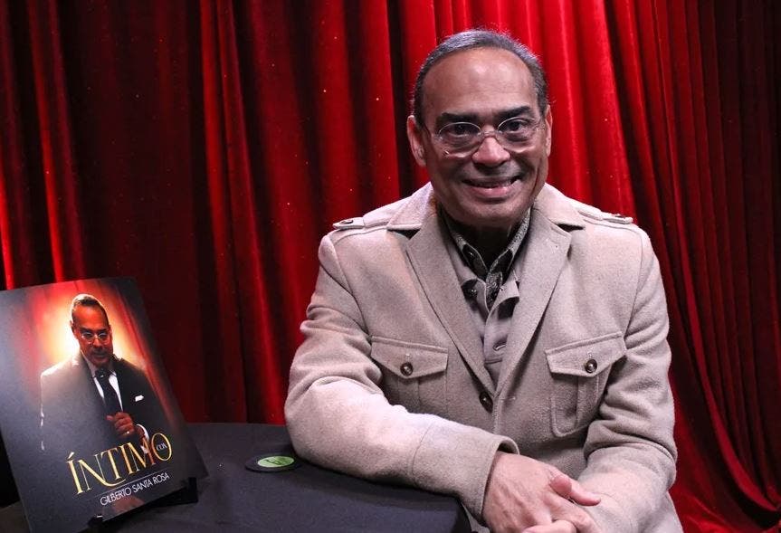 Gilberto Santa Rosa presenta ‘Íntimo’, un álbum de boleros grabado en vivo en Miami