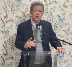 Leonel Fernández propone ventanilla única para simplificar la nacionalidad dominicana para nacidos fuera de RD