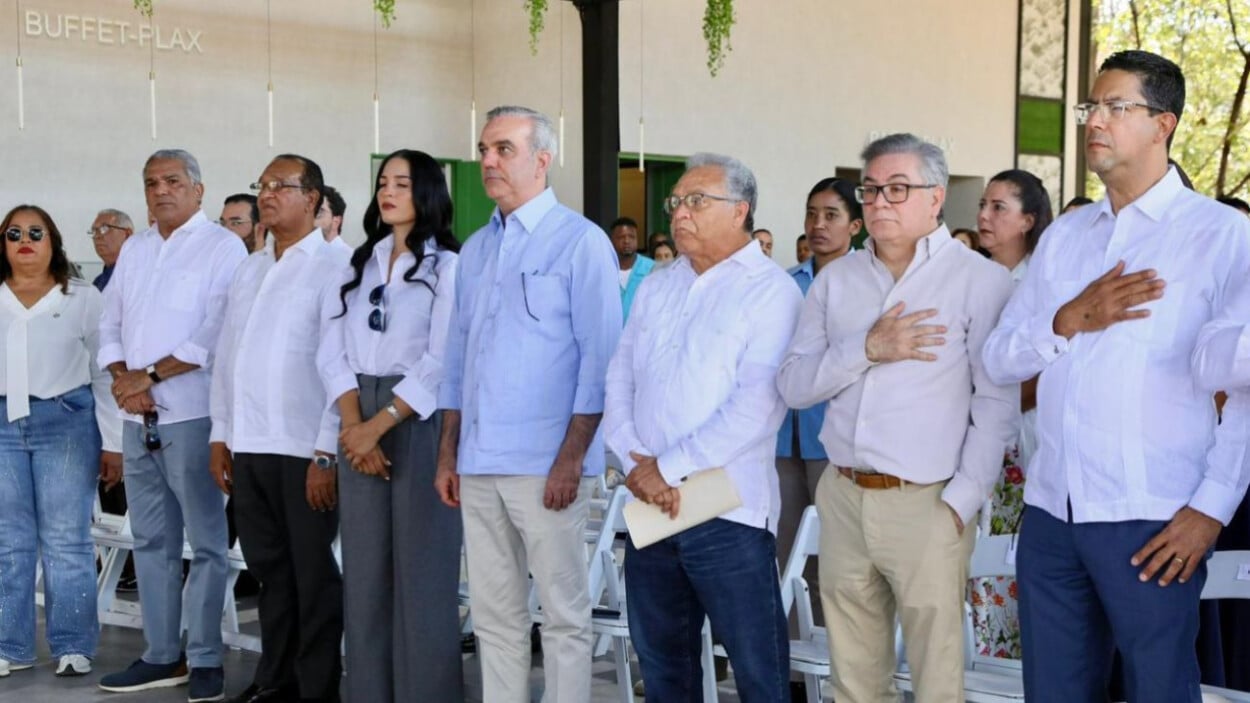 Abinader llama a empresarios a invertir en la frontera para impulsar el desarrollo