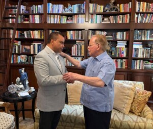 Julio Landrón y Pepín Corripio abordan fortalecimiento de la salud pública