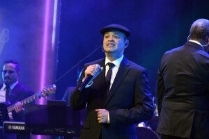 Alex Bueno estrena videoclip «Compañera»