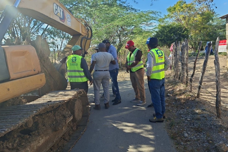 Se comienza la limpieza del canal Boca de la Enea en Carrera de Yeguas, ¡mejorando cultivos ya!
