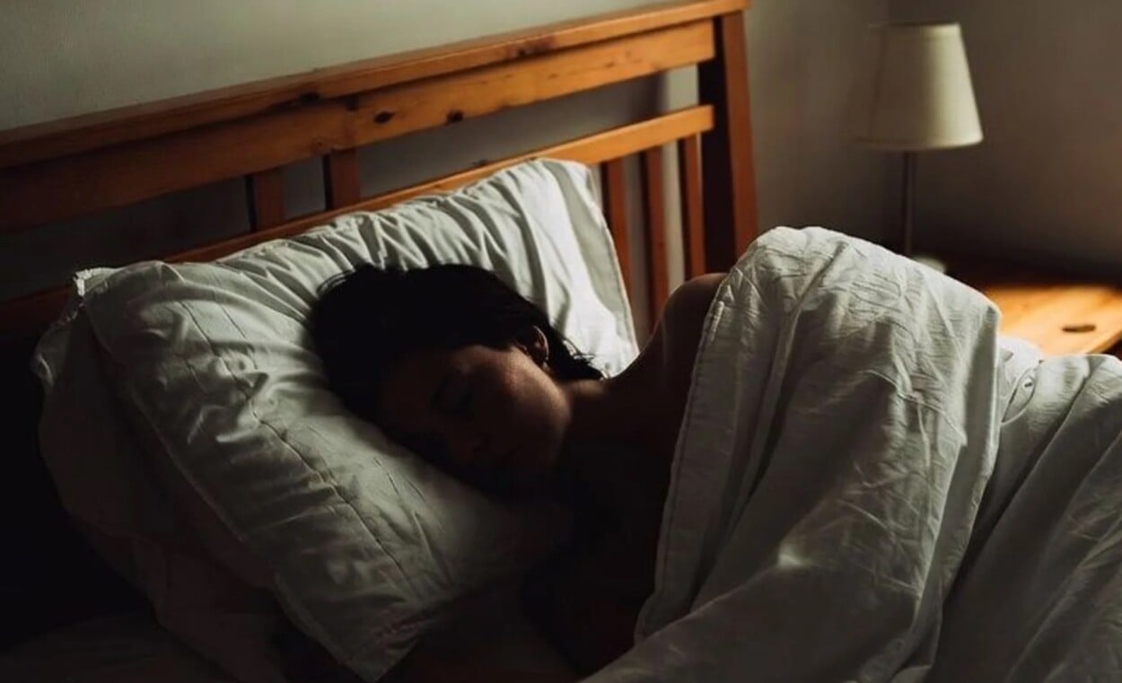 Qué significa quedarse dormido en menos de 10 minutos: esto dice la ciencia