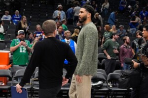Brad Stevens le recuerda a Tatum: “Somos mejores contigo”