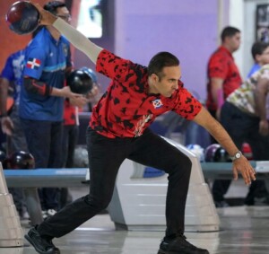 Alex Prats y Aumi Guerra lideran a FARD jornada dorada en boliche