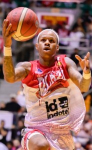 Plaza Valerio provoca triple empate basket superior de Santiago