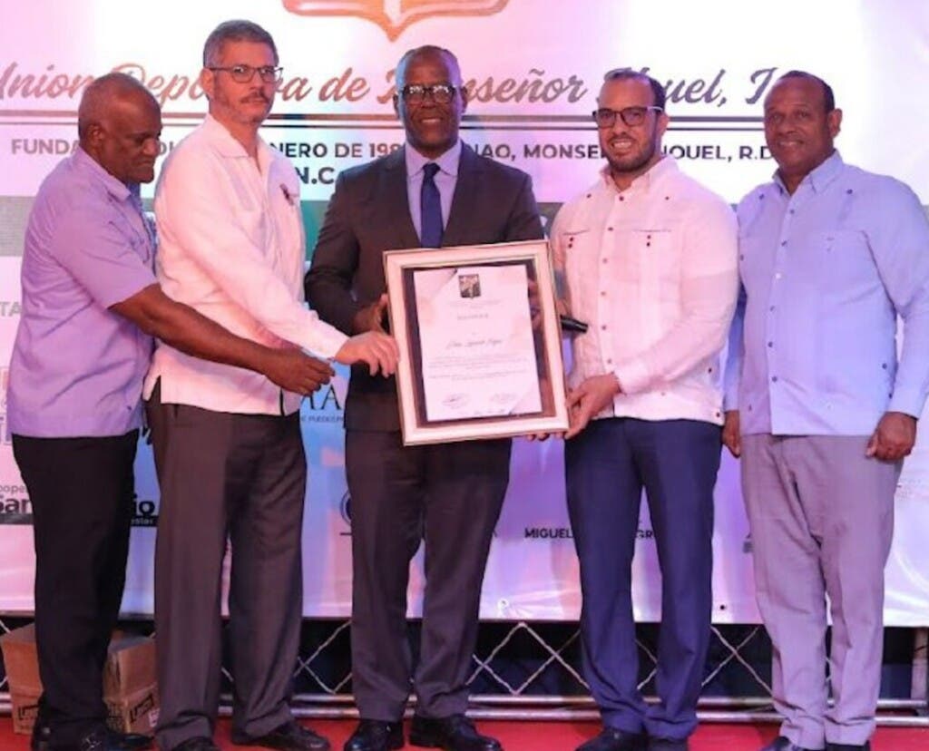 José Eusebio Mejía, Emmanuel García Musa, el periodista reconocido Leonardo Reyes, el presidente de la UDEMON, Roberto Gerez, y el presidente de la Fedojudo, Gilberto García