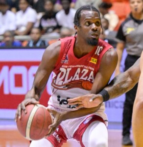 Juan Miguel conduce al Plaza Sameji en primero basket Santiago