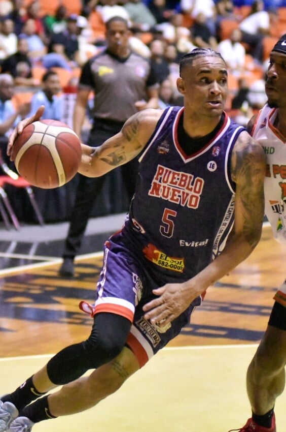Víctor Liz encesta 35 en triunfo de Pueblo Nuevo