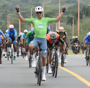 Wilmer Paredes impone clase en Vuelta Ciclística