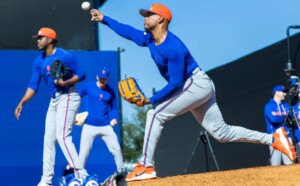 Freddy Peralta inicia adaptación con Mets