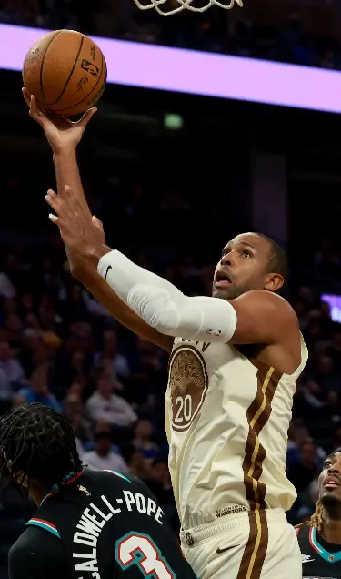 Gui Santos y Al Horford ayudan Warriors en remontada