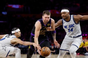 Luka Doncic duda, LeBron falla última posesión y el Magic gana