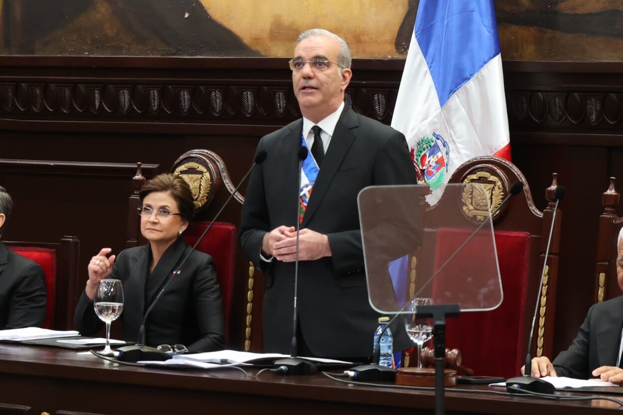 Abinader califica fallas eléctricas como inaceptables en rendición de cuentas del 182 aniversario