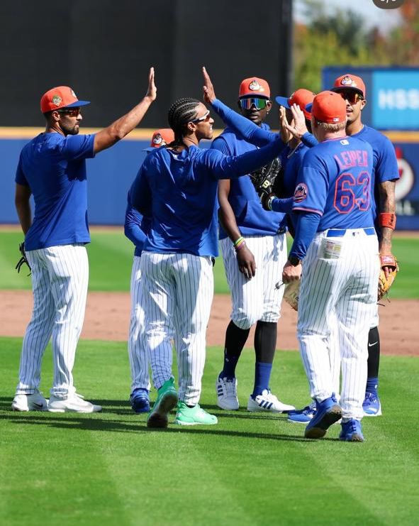 Tras varias temporadas custodiando el prado derecha, el dominicano fue captado esta semana capturando elevados y trabajando intensamente su desplazamiento en el jardín izquierdo.