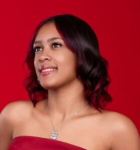 Una joven de 19 años es herida en la cara con bisturí tras defender a su hermana en Santiago