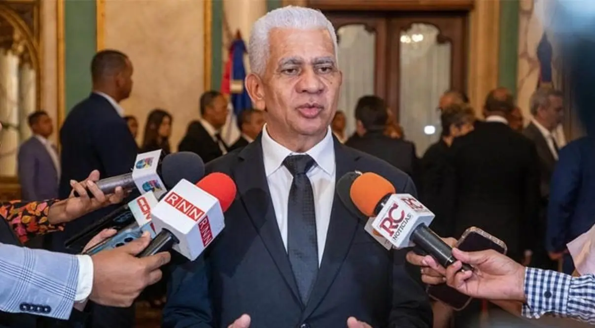 Ricardo de los Santos defiende la fusión de dos ministerios