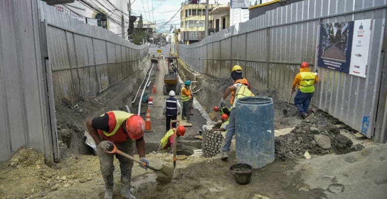 Autoridades prometen finalizar trabajos de la calle Del Sol en Santiago para marzo próximo