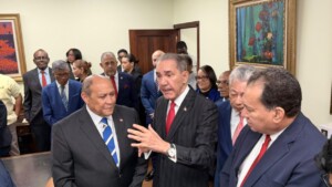 García Fermín entrega el MESCyT a Rafael Santos Badía