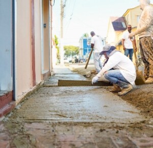 ¡Transformación en Puerto Plata! Avanza la reconstrucción de aceras