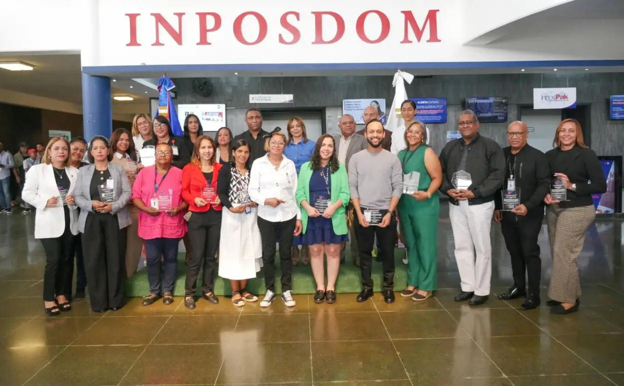 Instituto Postal Dominicano reconoce colaboradores destacados