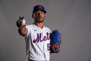 Freddy Peralta, lanzador titular de los Mets para el Día Inaugural de la temporada regular de MLB