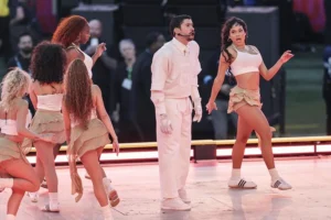 Republicanos piden multar y «encerrar» a Bad Bunny por el Super Bowl