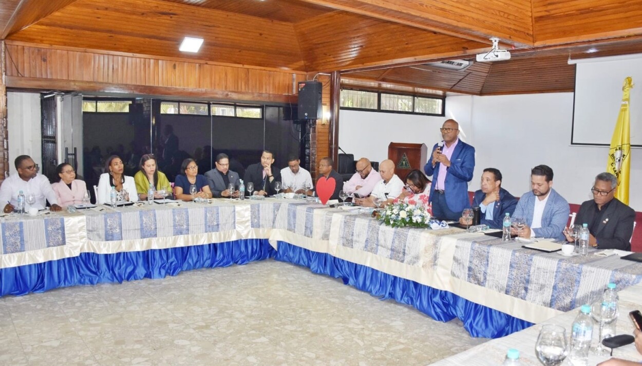 CMD y especialistas exigen frenar la usurpación de funciones en el sistema de salud