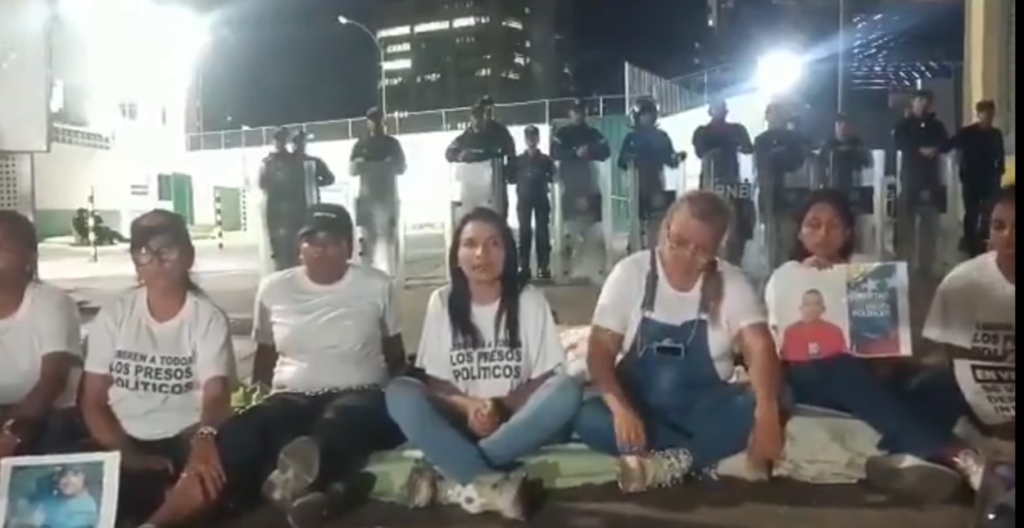 Familiares de presos políticos en Venezuela se sumaron este sábado a la huelga de hambre comenzada en la víspera por sus parientes