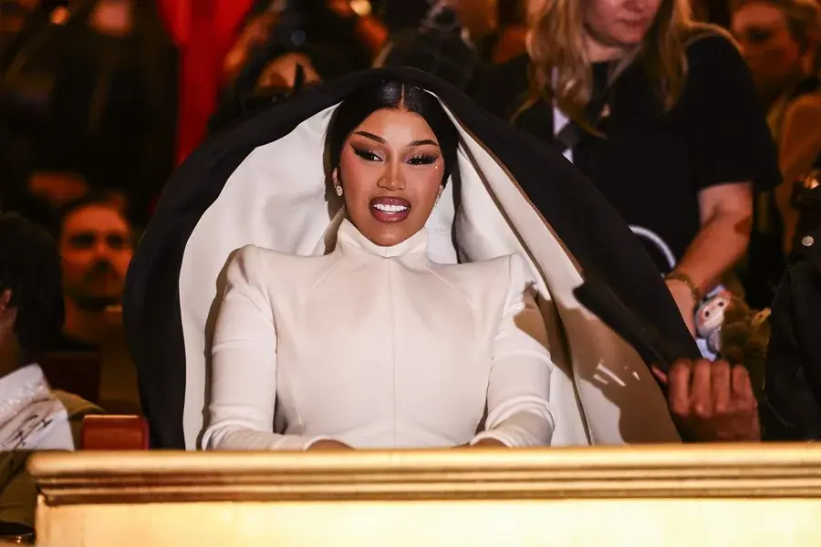 Cardi B, la invitada favorita de aficionados para acompañar a Bad Bunny en el Super Bowl
