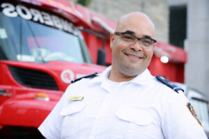 Dejar su país para servir: el bombero venezolano que actuó en la tragedia del Jet Set