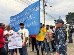 Comunidades de Cotuí marchan por asfaltado de carretera y arreglo de caminos vecinales