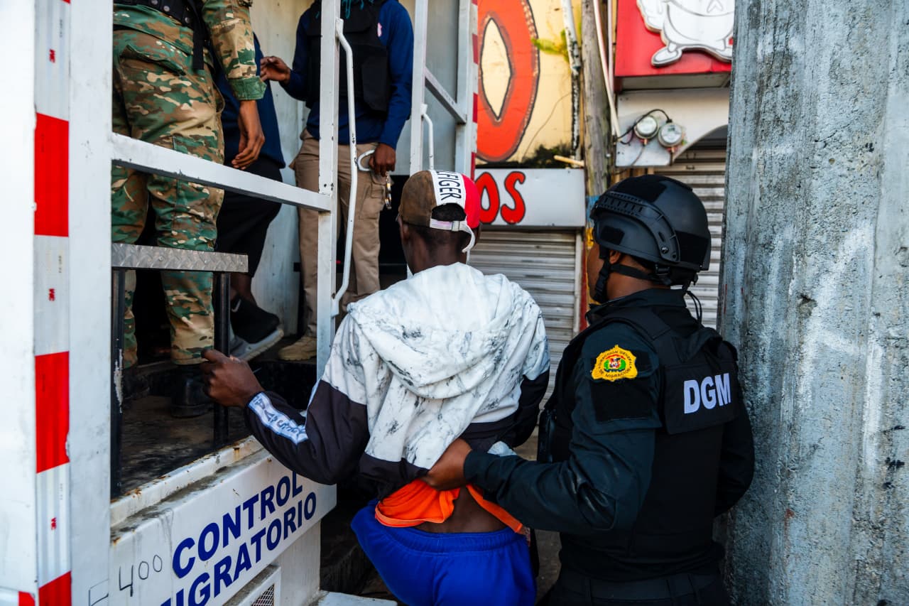 Operativo en Los Mina: 454 haitianos detenidos por la Dirección de Migración