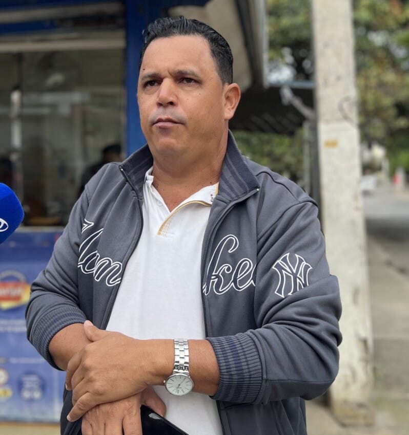 El dirigente comunitario Odalís Torres, tras la muerte del joven Escarramán, denunció que en las últimas semanas se ha registrado una ola de robos y atracos en sectores de la Zona Sur de Santiago