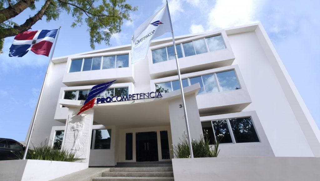 ProCompetencia investiga a tres agentes económicos por presunta colusión en licitación del INABIE