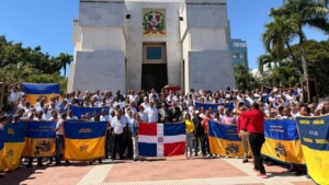 Hogar Crea celebra 51 aniversario con una caminata y ofrenda floral