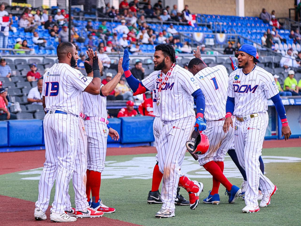 Leones del Escogido sacan la mejor parte en fiesta de palos contra Federales de Chiriquí en Serie del Caribe