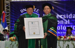 Director general de ONAPI es investido como Honoris Causa durante el XVI acto ordinario de graduación de Unnatec