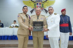 Defensa rinde honra a más de 500 oficiales veteranos