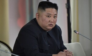 Kim Jong-un presenta nuevo lanzamisiles que refuerza su estrategia armamentista