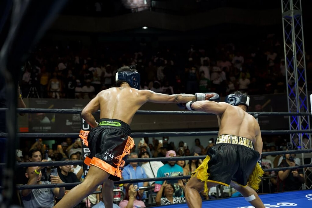 Cristian Casablanca sorprende y vence a Sr. Jiménez.- Foto: Capricornio TV