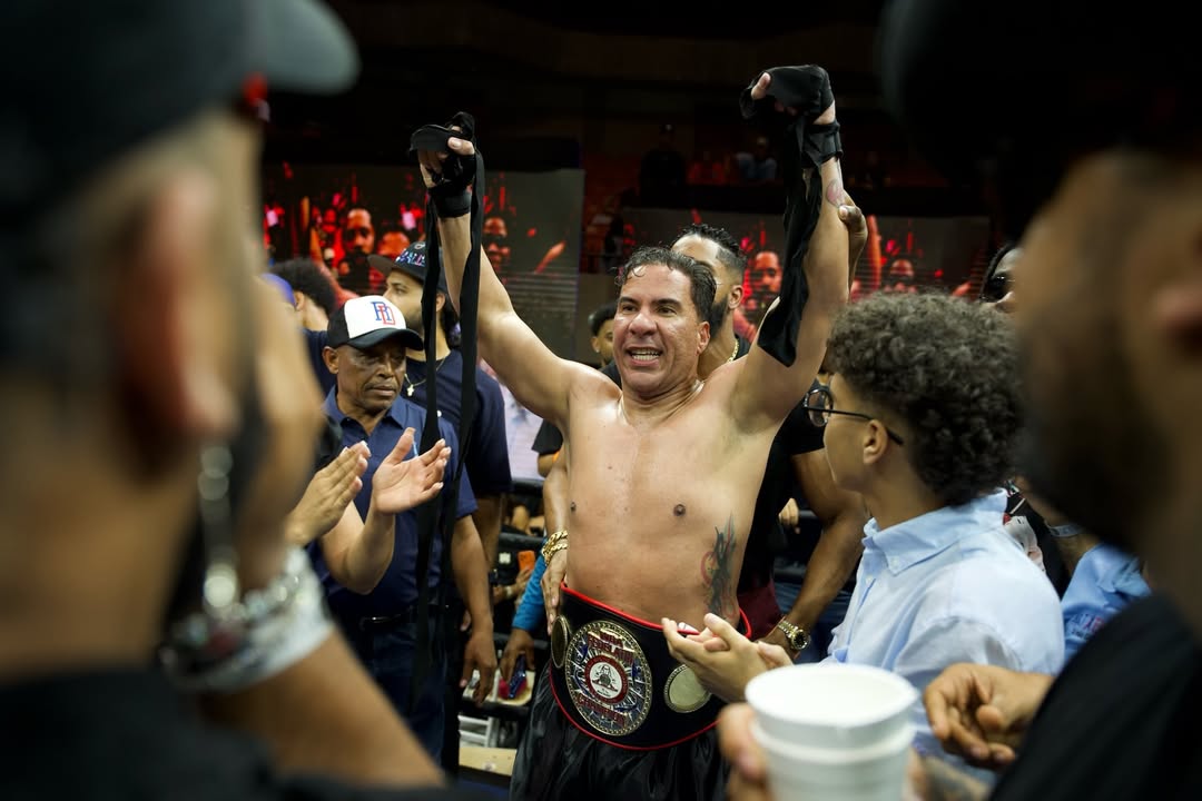 Cristian Casablanca vence a Sr. Jiménez en el tercer asalto