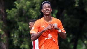 Sarante y Reyes: dos jóvenes promesas que se destacan en el fútbol local de la LDF