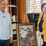 Samuel Pereyra dona histórica pintura de Minerva Mirabal al Museo Hermanas Mirabal
