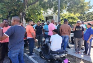 Choferes exigen pago de prestaciones laborales tras cancelaciones