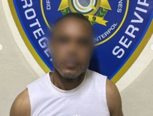 Se entrega hombre que fue captado en video agrediendo a su padre en La Romana