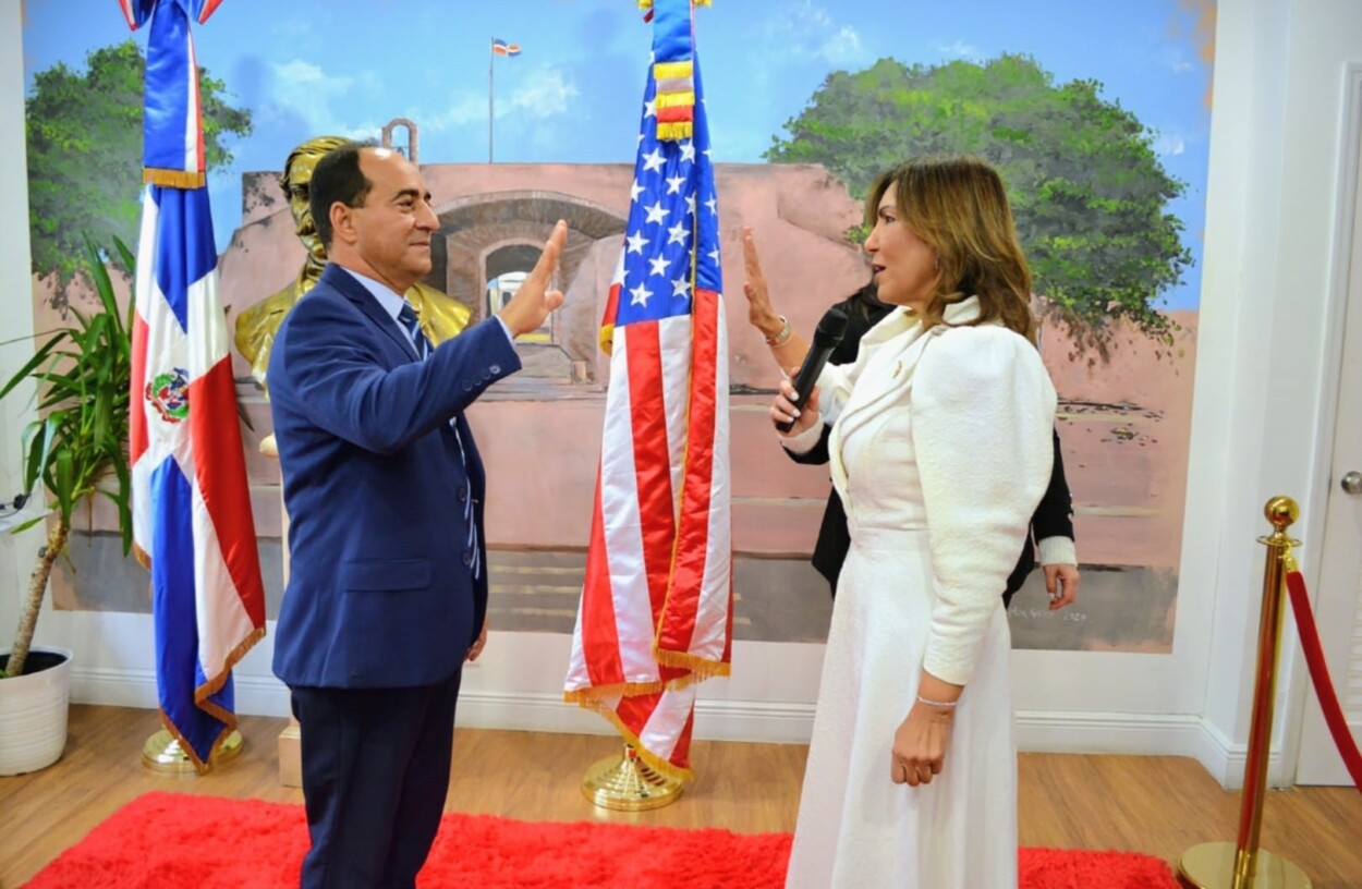 Emotiva ceremonia en Miami: cambio de mando en el consulado dominicano