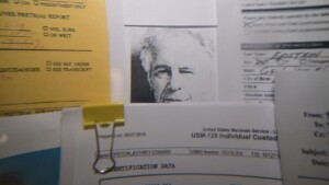 Varios congresistas piden revelar a «hombres ricos y poderosos» de los archivos de Epstein